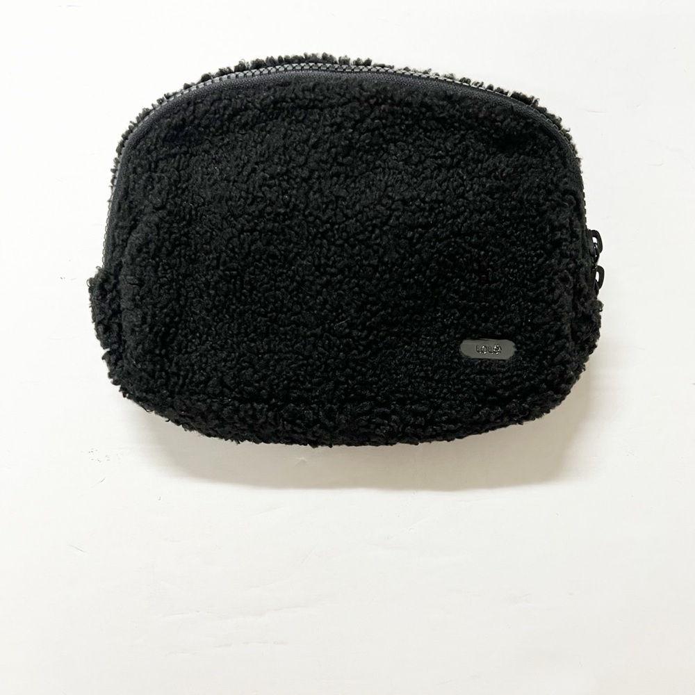 Lole Unisex Travel Everday Black Teddy Sherpa Crossbody Shoulder Belt Bag